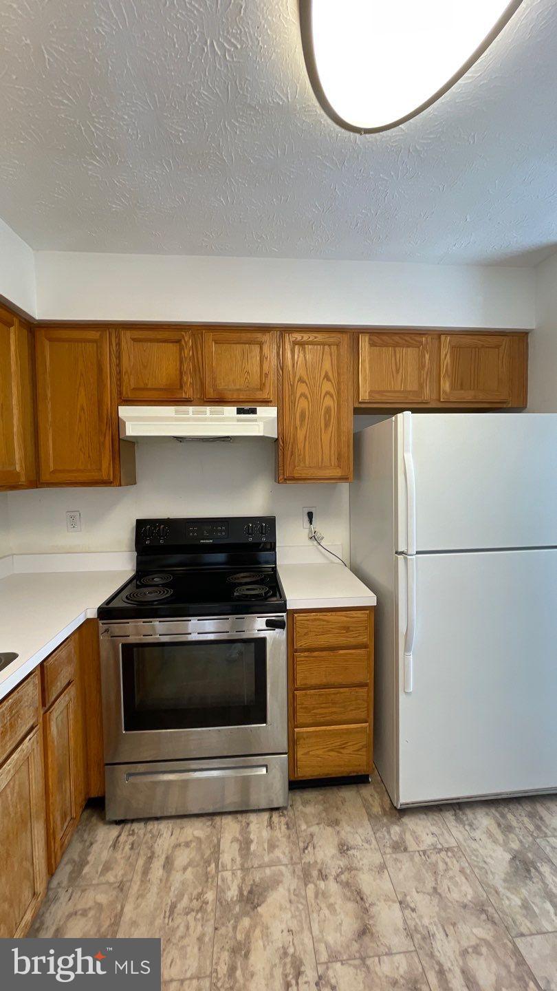 WYNDEMERE - Residential Lease