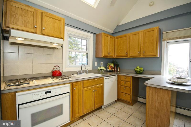 HAMMONDS FERRY - Residential