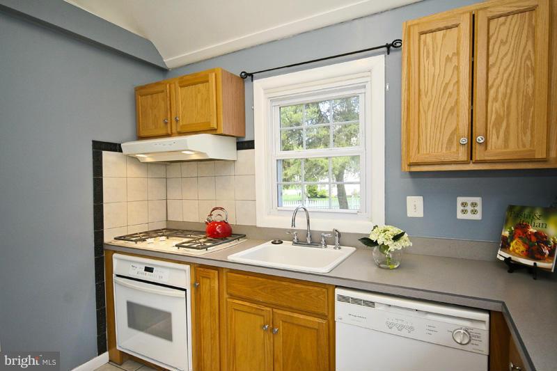 HAMMONDS FERRY - Residential