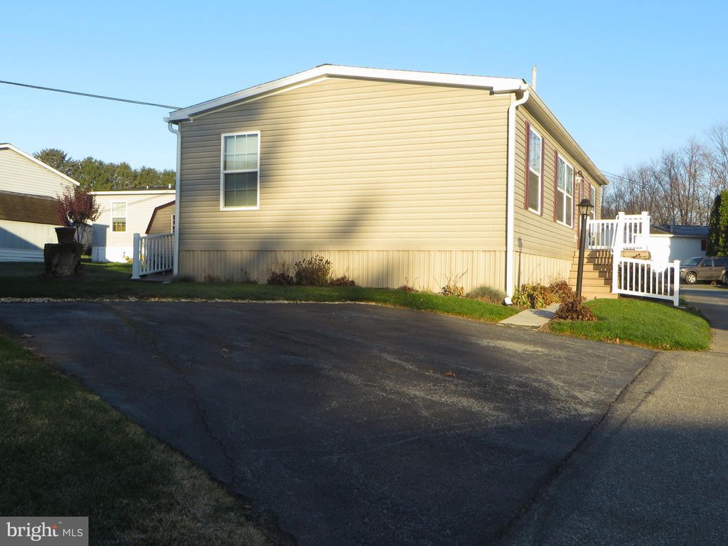 Photo of 37 JEFFREY RD, GORDONVILLE, PA 17529 (MLS # PALA2028278)