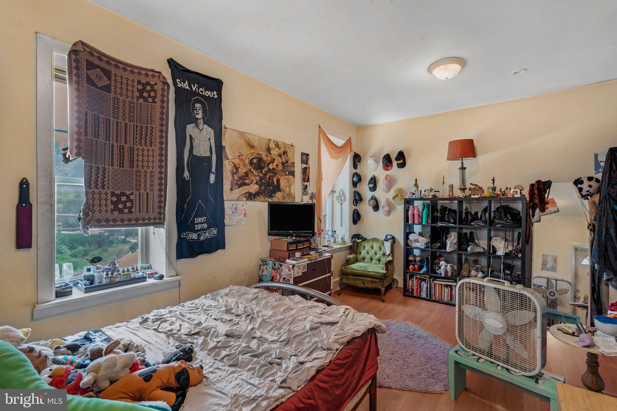 POINT BREEZE - Residential