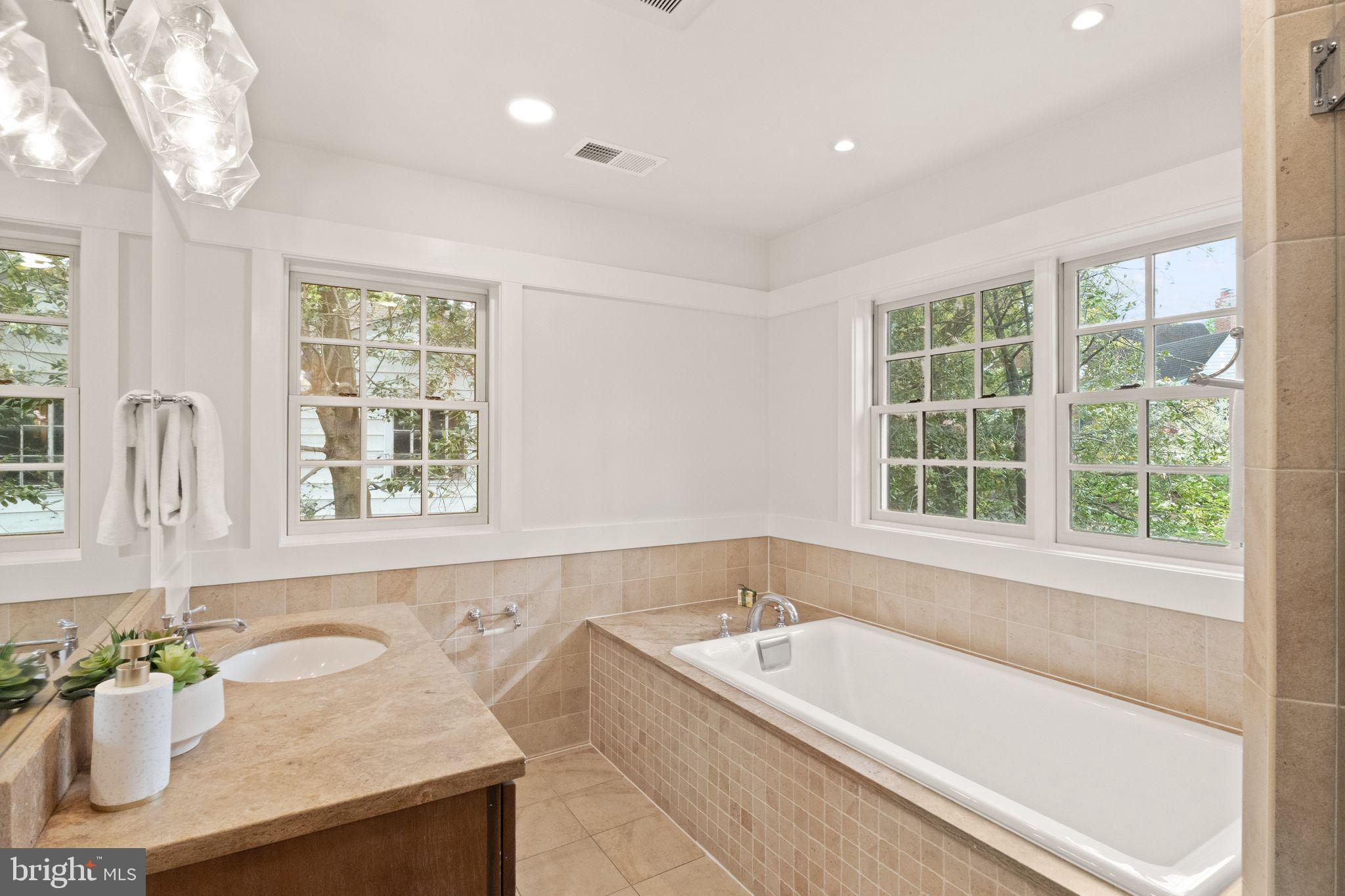 BEVERLY HILLS - Residential