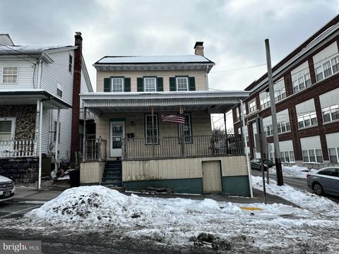 Homes For Sale - 102 E Arch Street<br/> SHAMOKIN, PA 17872