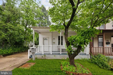 616 Cooper Street, Beverly, NJ MLS: NJBL2086788