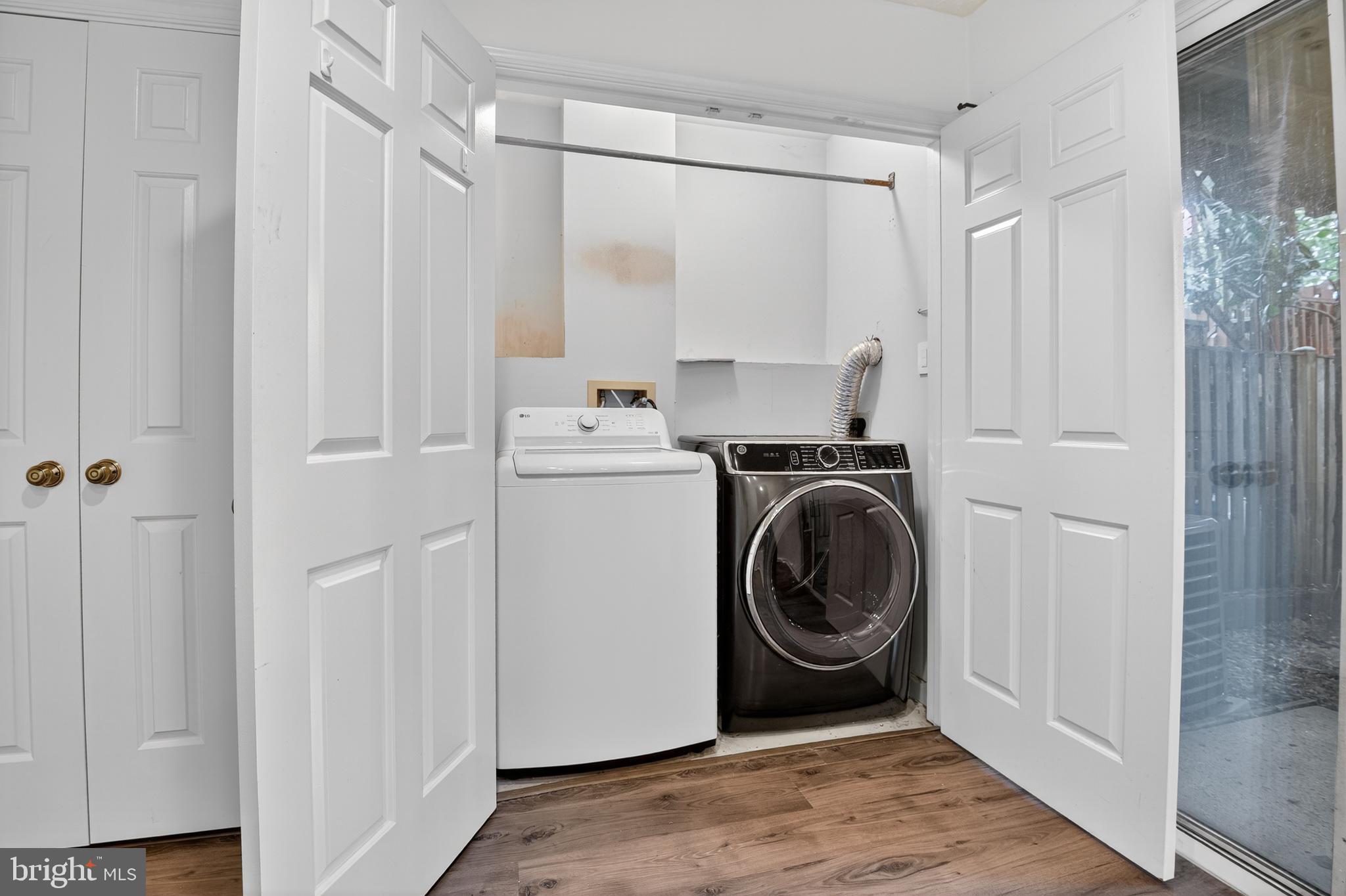 PLAZA GARDENS - Residential