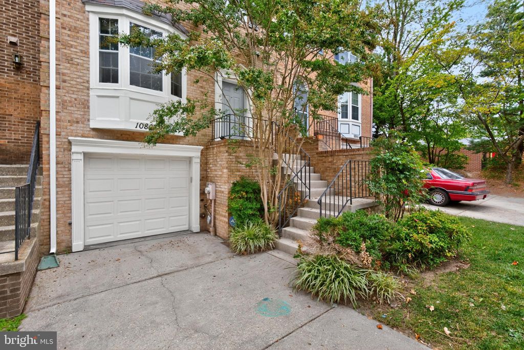 Photo of 10808 Drawbridge Court, SILVER SPRING, MD 20902 (MLS # MDMC2200956)