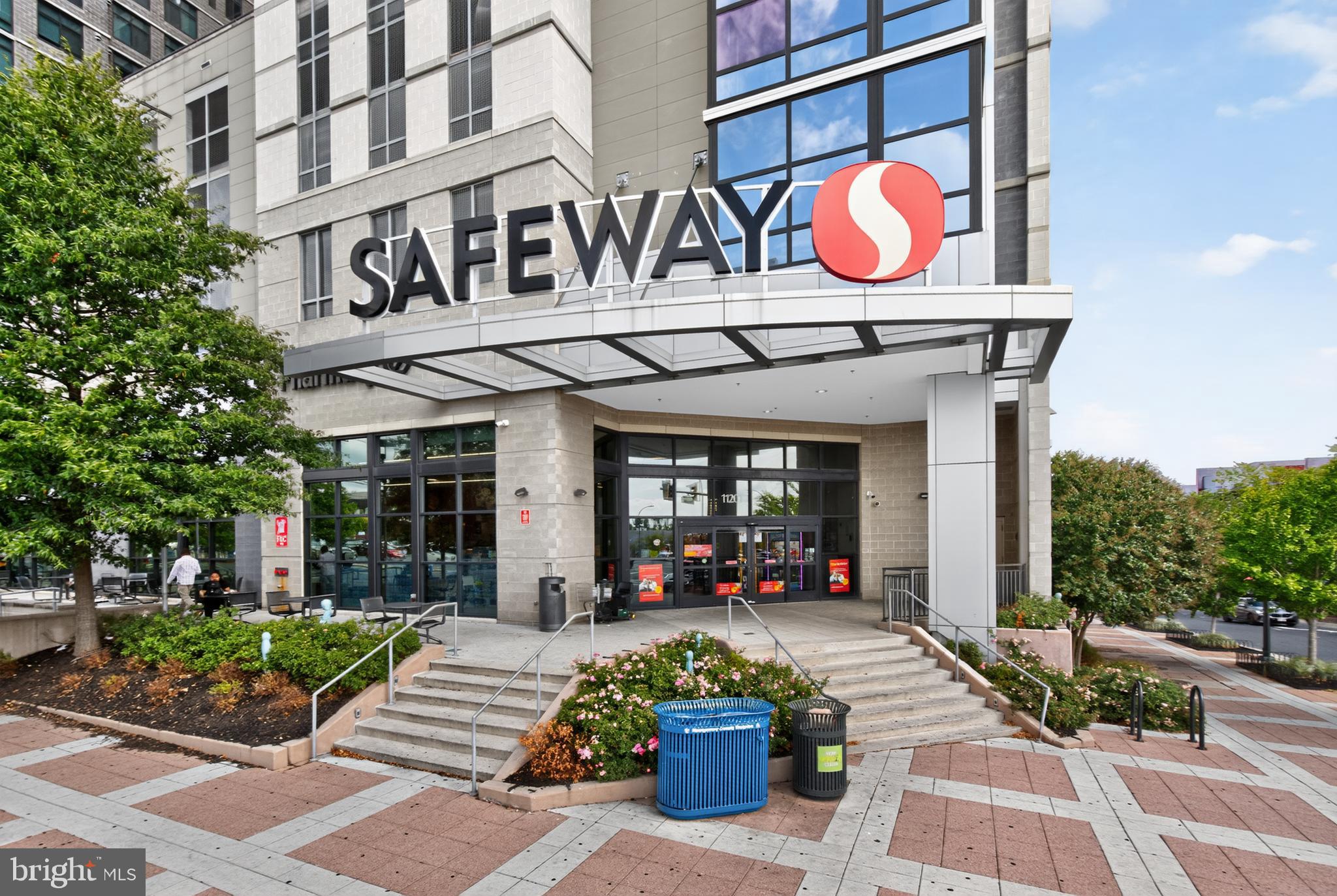 PLAZA GARDENS - Residential