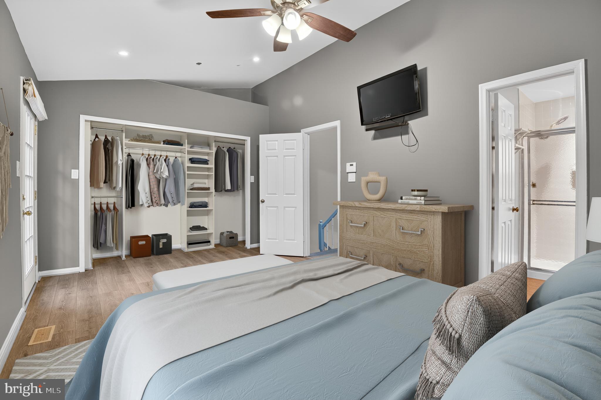 PLAZA GARDENS - Residential