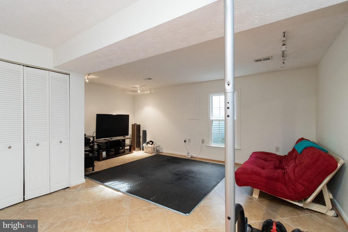 COLONY PARK - Residential