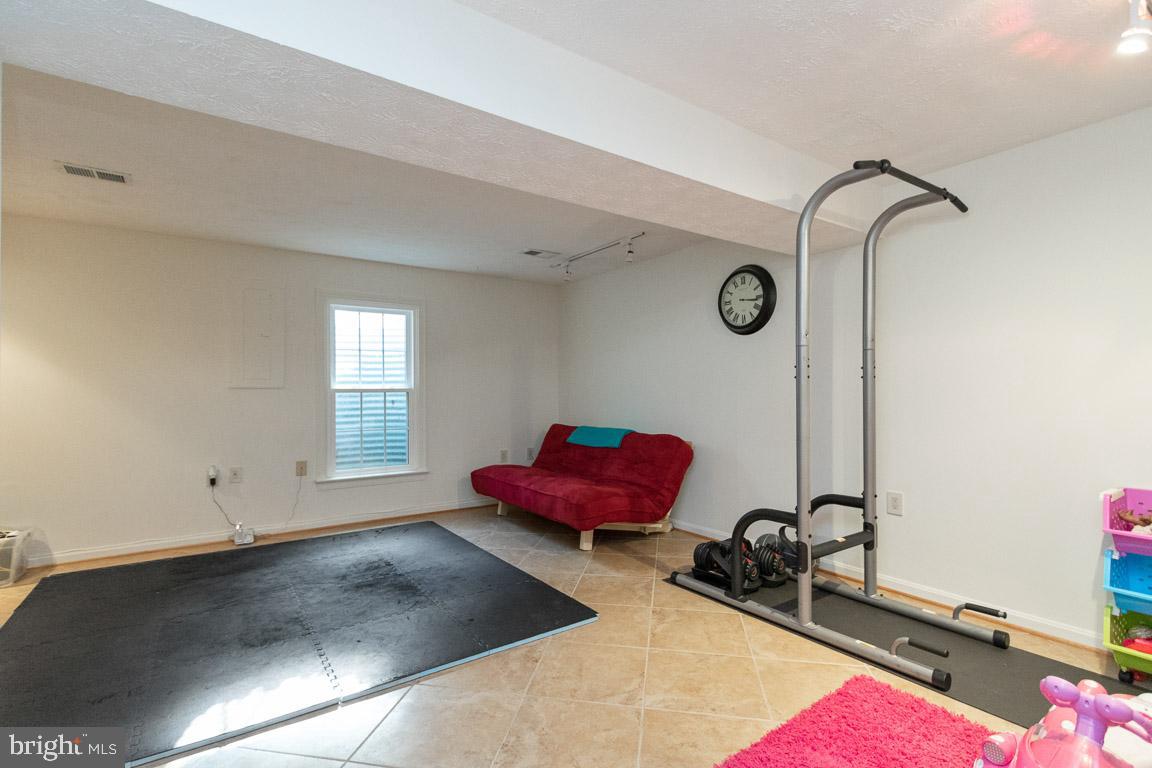 COLONY PARK - Residential