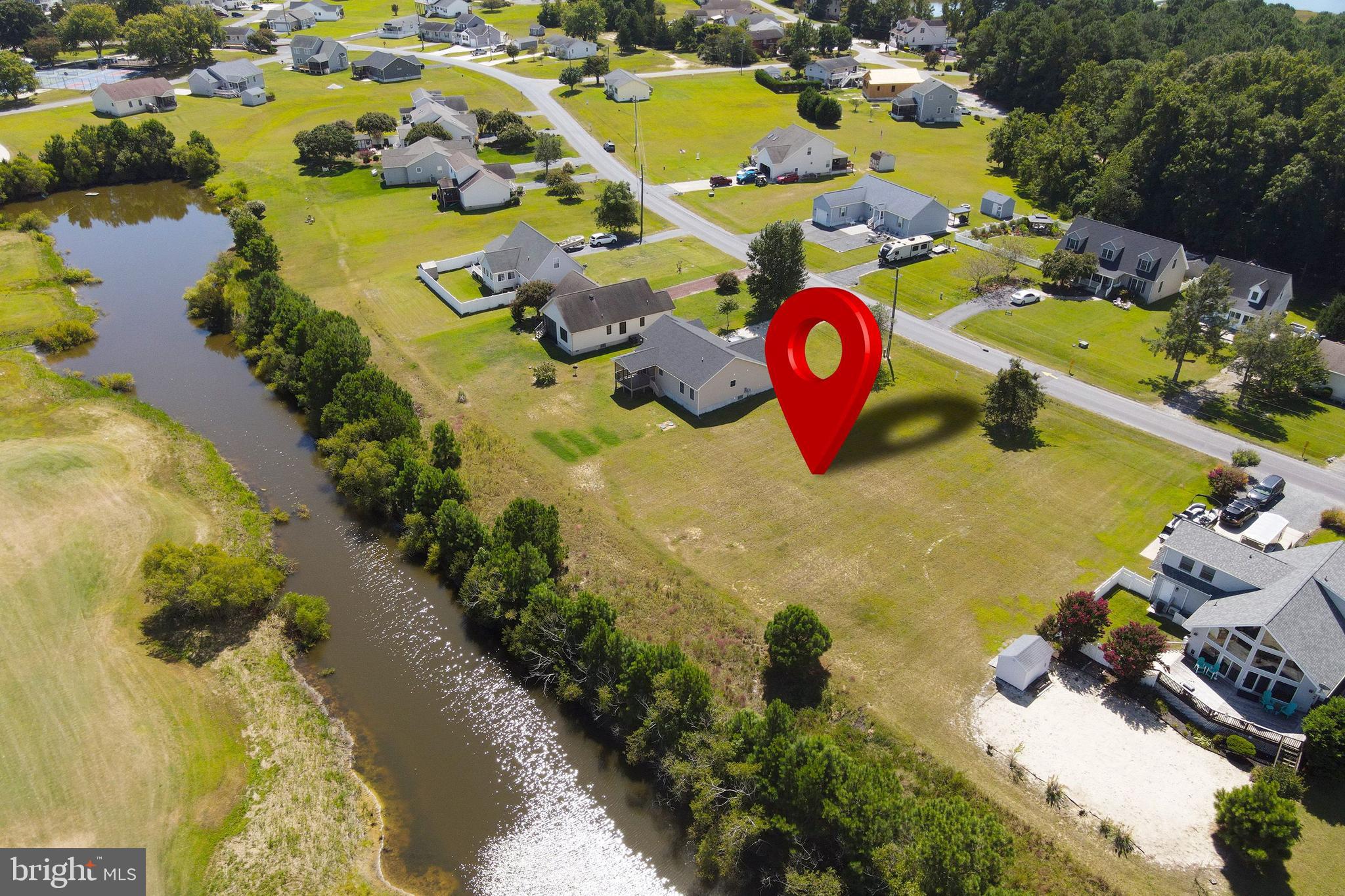 CAPTAIN'S COVE - Land