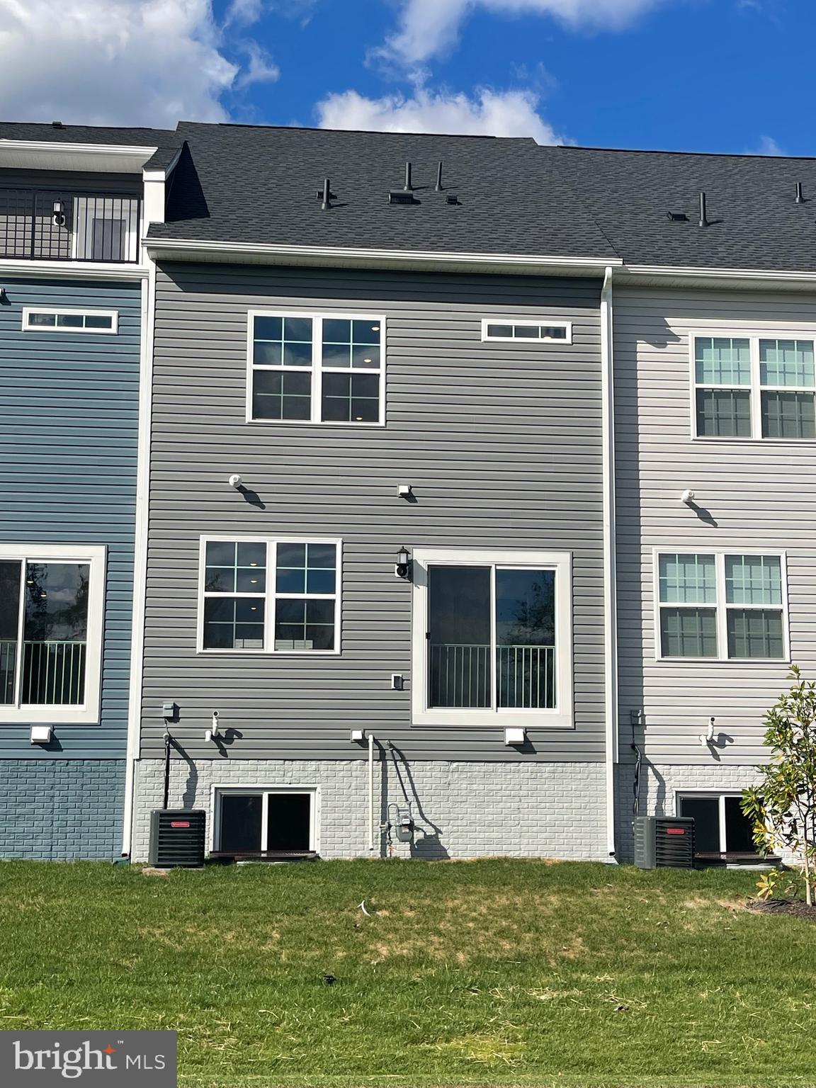 SYCAMORE RIDGE - Residential Lease