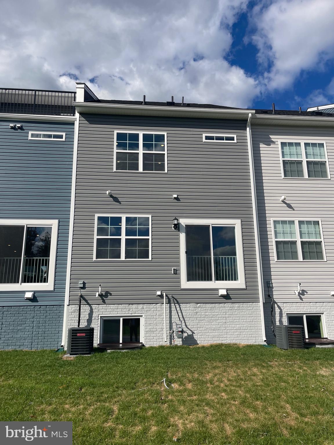 SYCAMORE RIDGE - Residential Lease