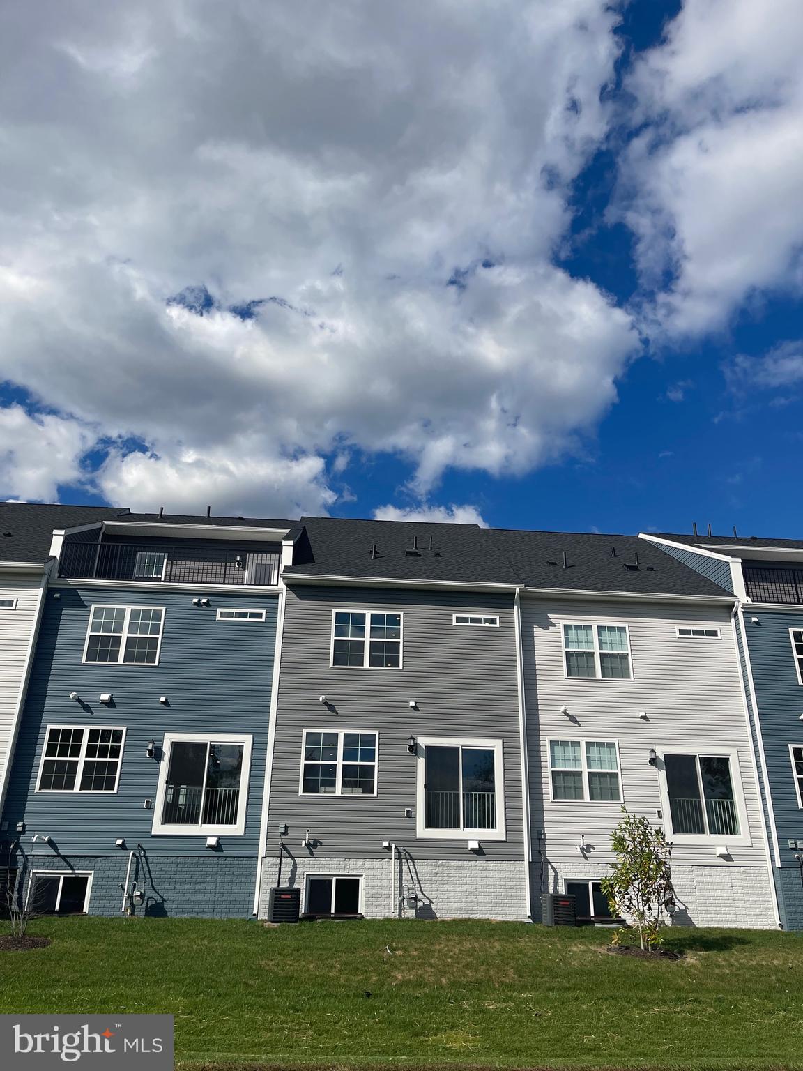 SYCAMORE RIDGE - Residential Lease