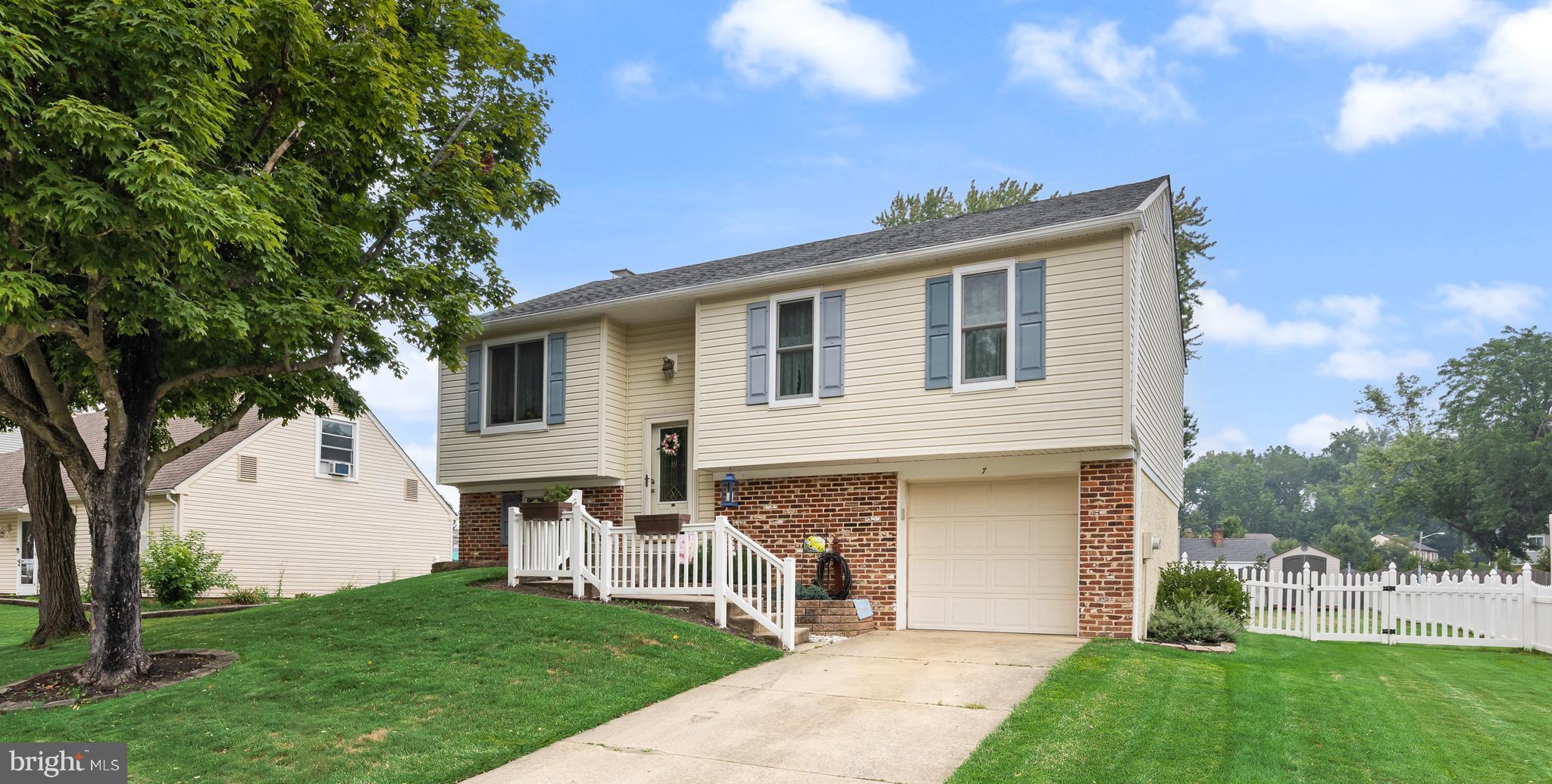 7 BLOOMFIELD DRIVE