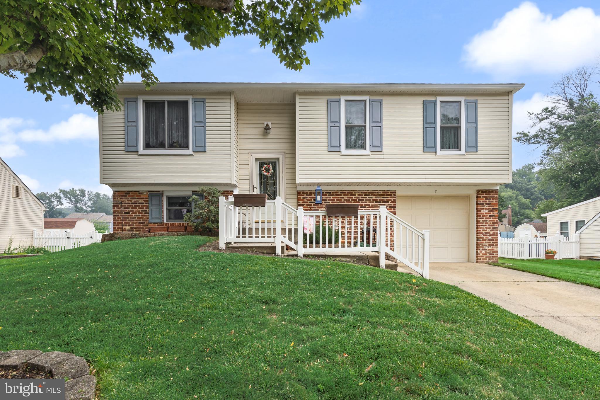 7 BLOOMFIELD DRIVE