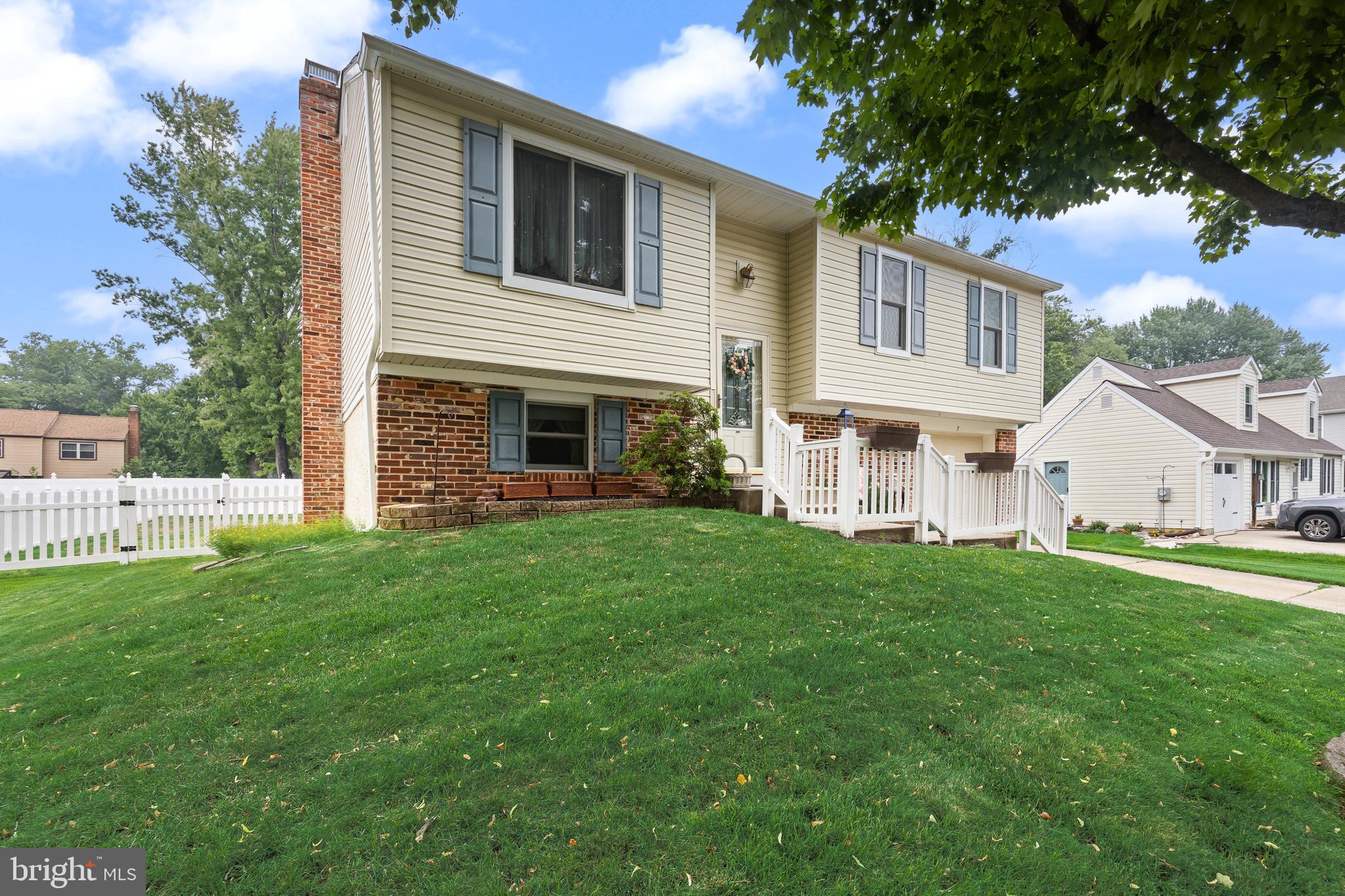 7 BLOOMFIELD DRIVE