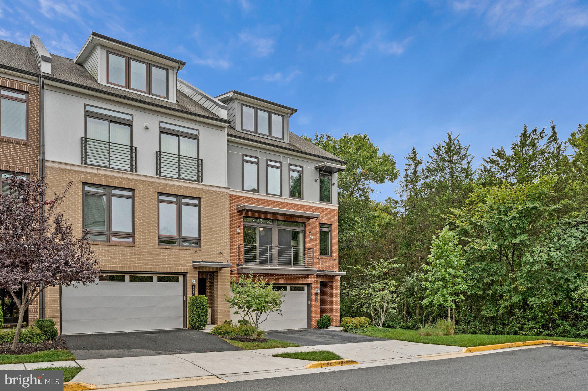 1812 YELLOW GARNET TERRACE SE
