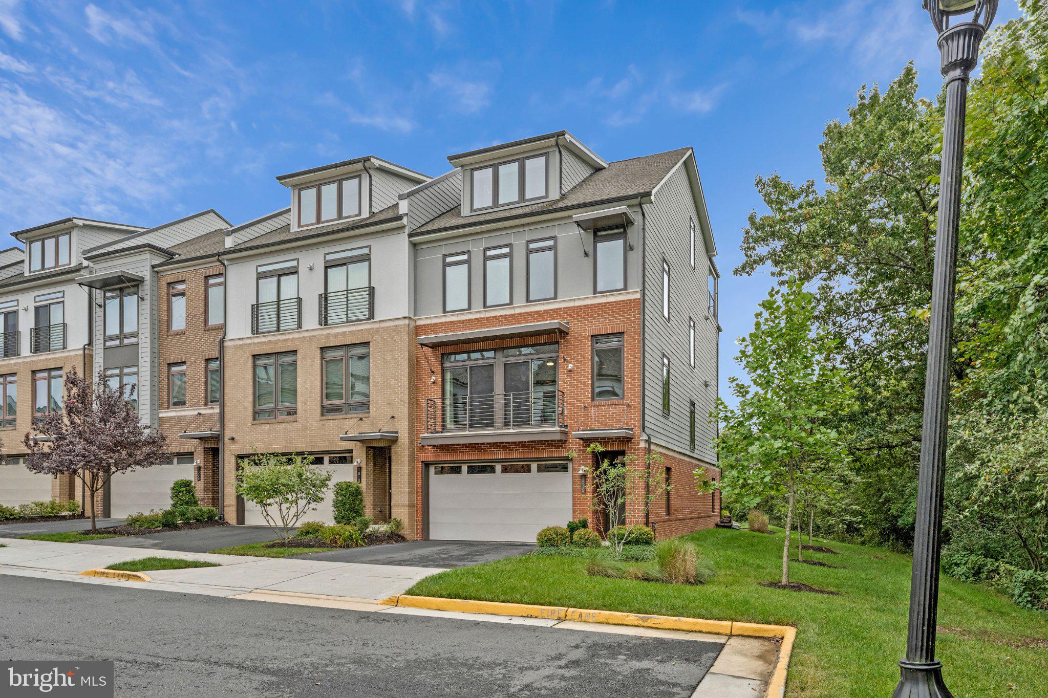 1812 YELLOW GARNET TERRACE SE