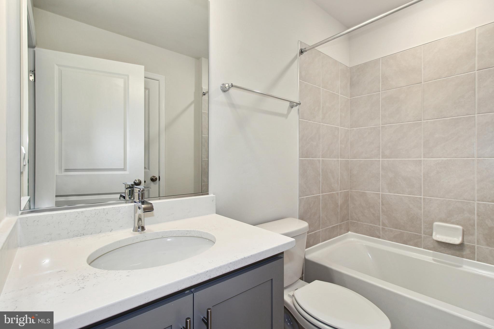 RENN QUARTER - Residential Lease