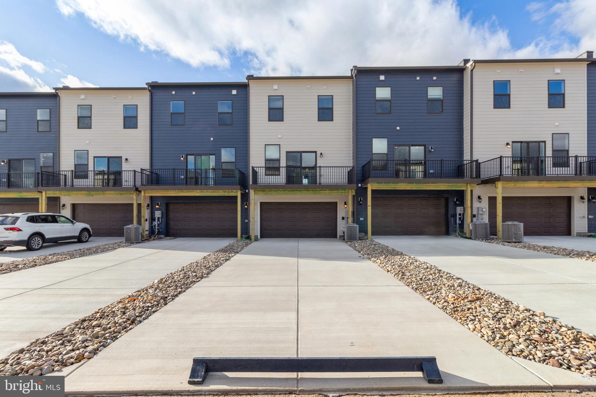 RENN QUARTER - Residential Lease