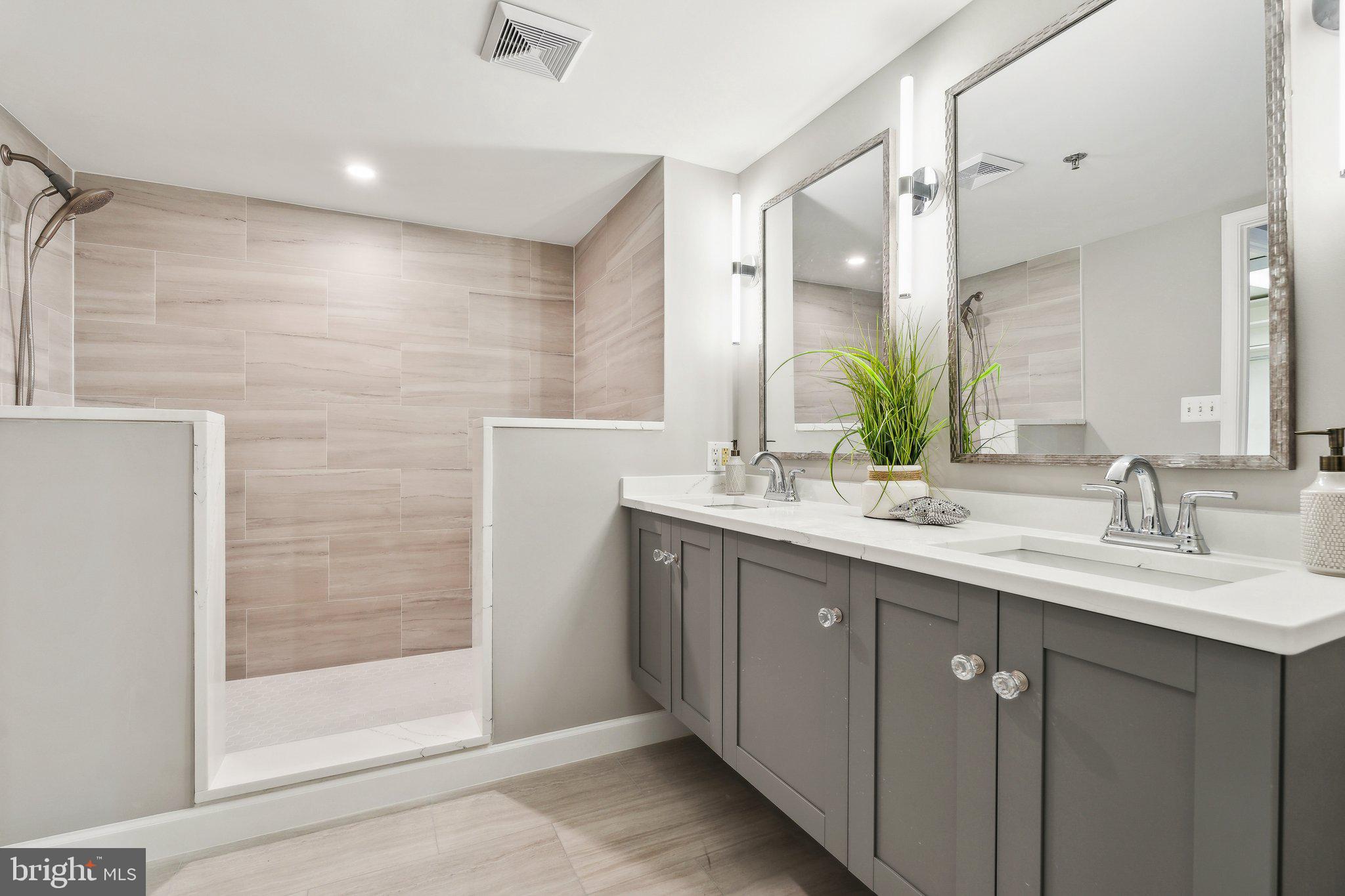 THE WISCONSIN - Residential