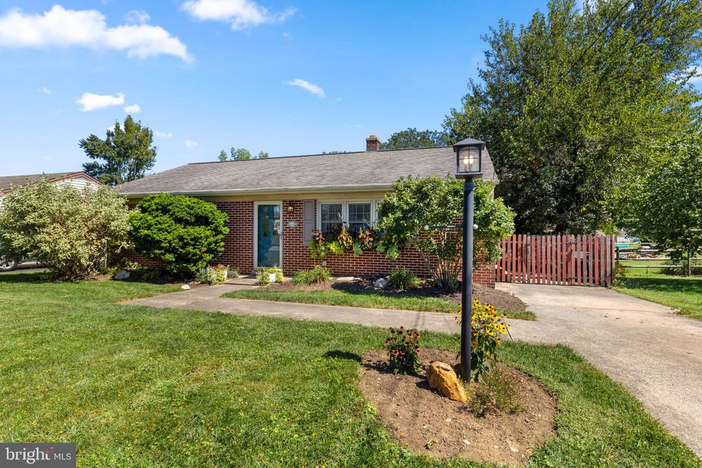 Photo of 11 Dennis Drive, WILLOW STREET, PA 17584 (MLS # PALA2074894)