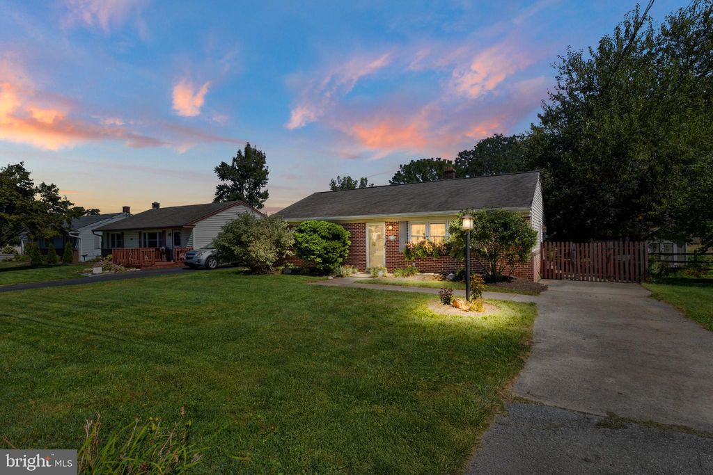 Photo of 11 Dennis Drive, WILLOW STREET, PA 17584 (MLS # PALA2074894)
