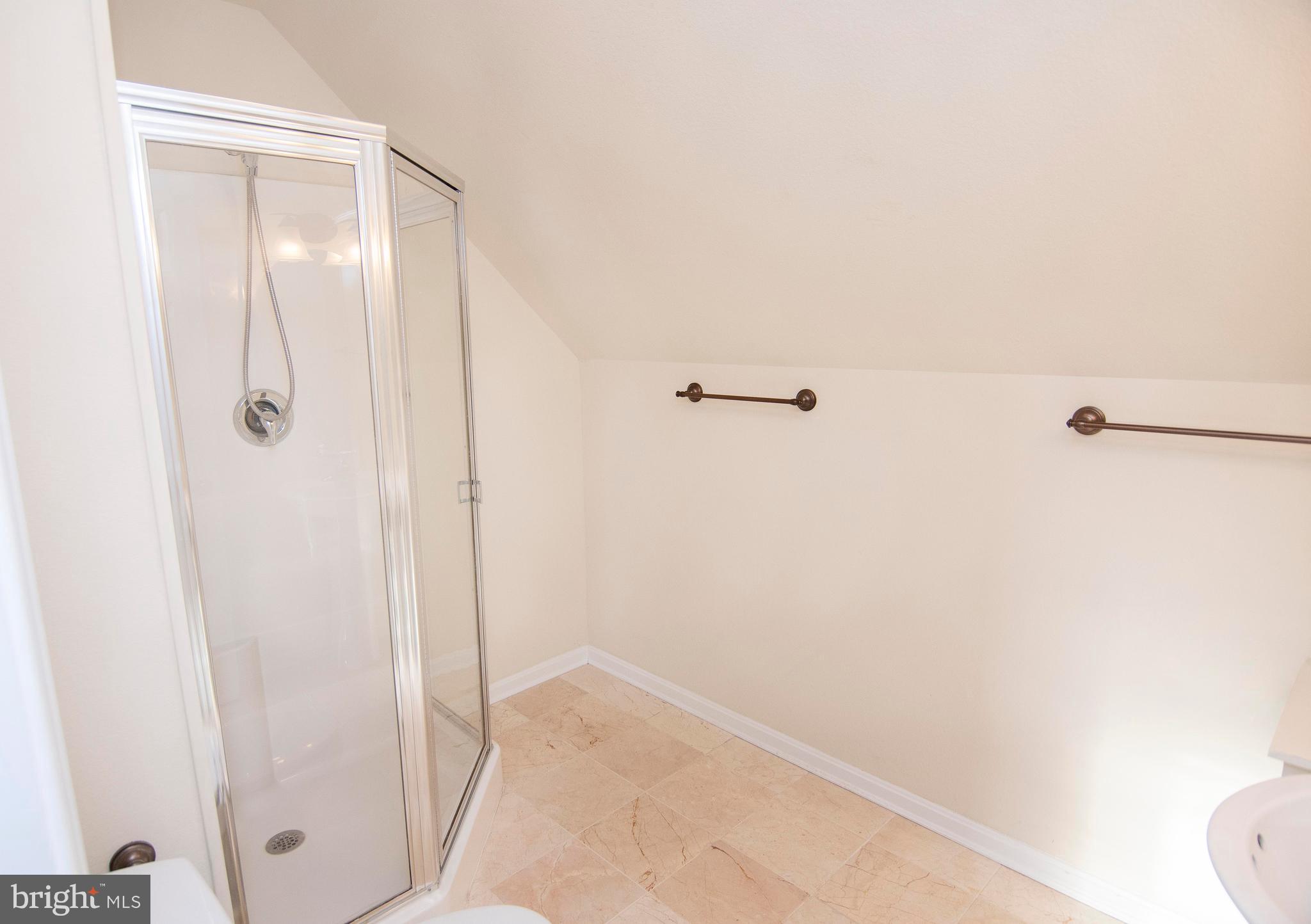 CAPTAIN'S COVE - Residential