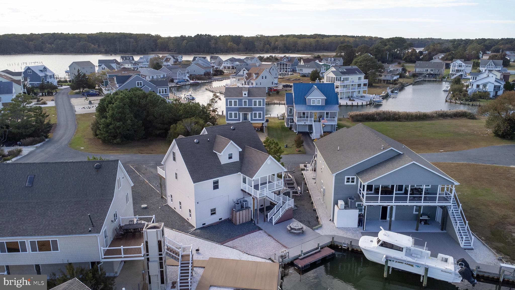 CAPTAIN'S COVE - Residential