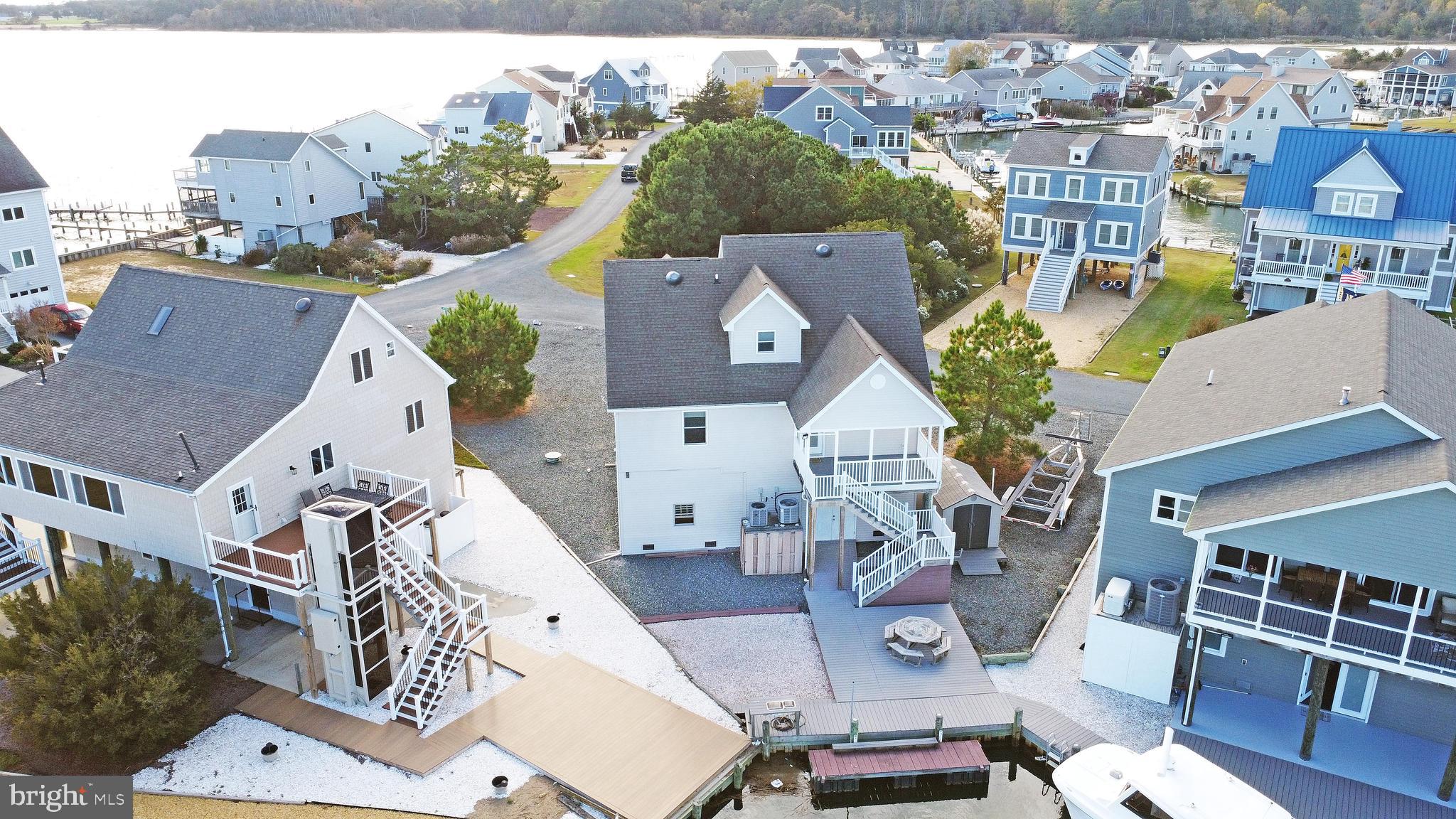 CAPTAIN'S COVE - Residential