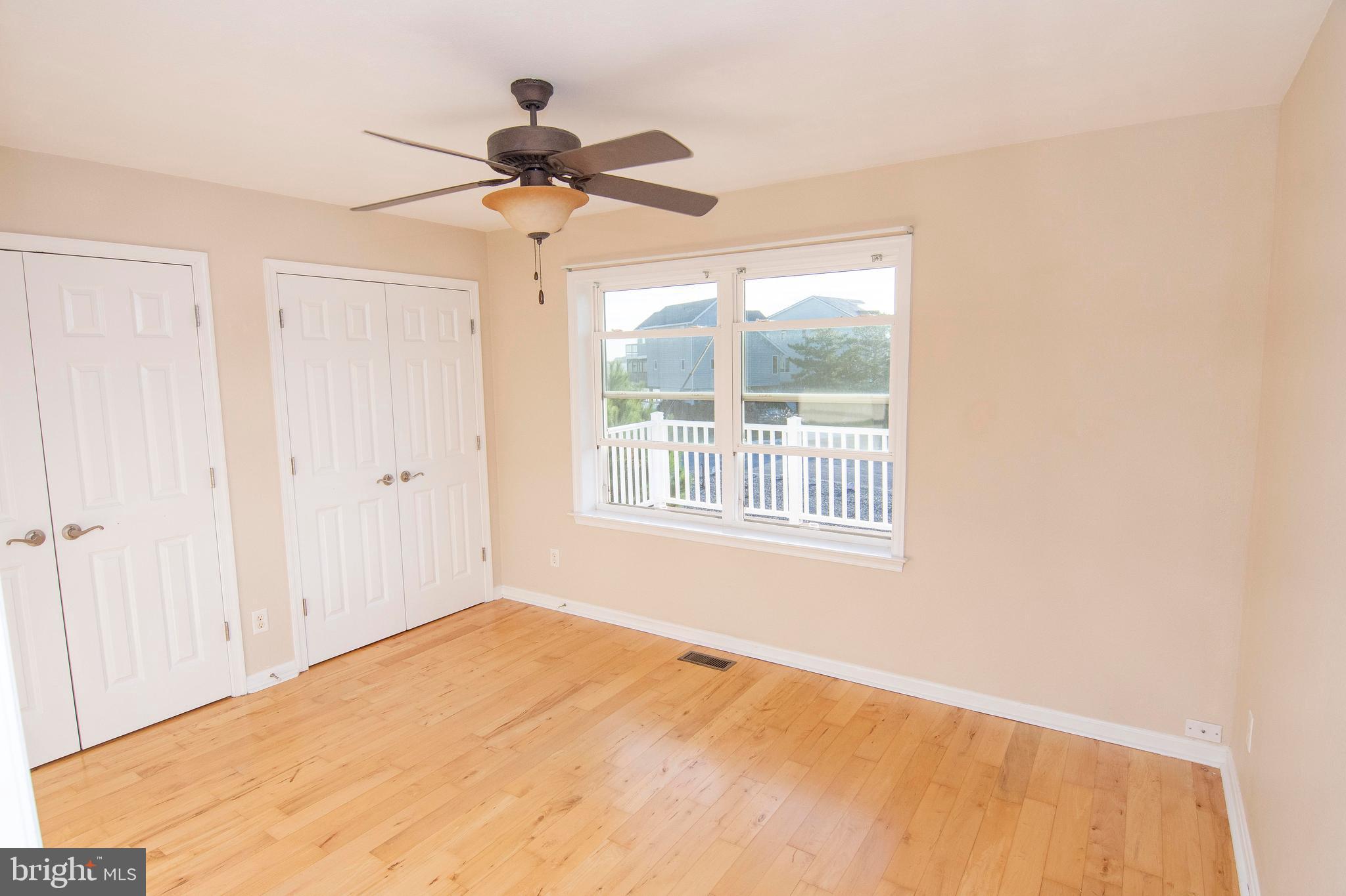 CAPTAIN'S COVE - Residential