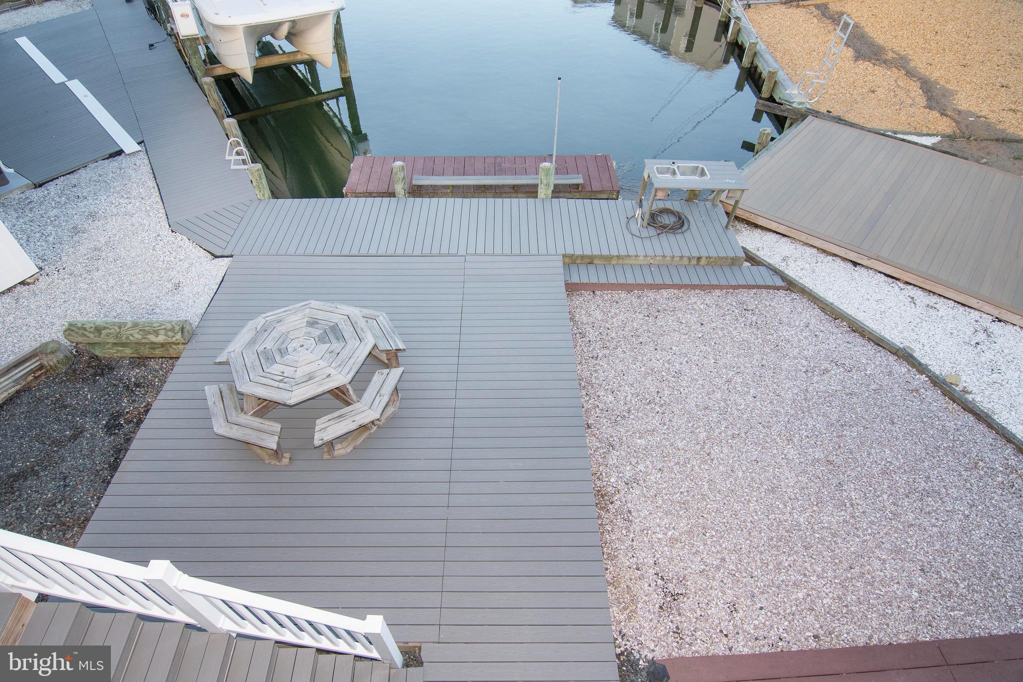 CAPTAIN'S COVE - Residential