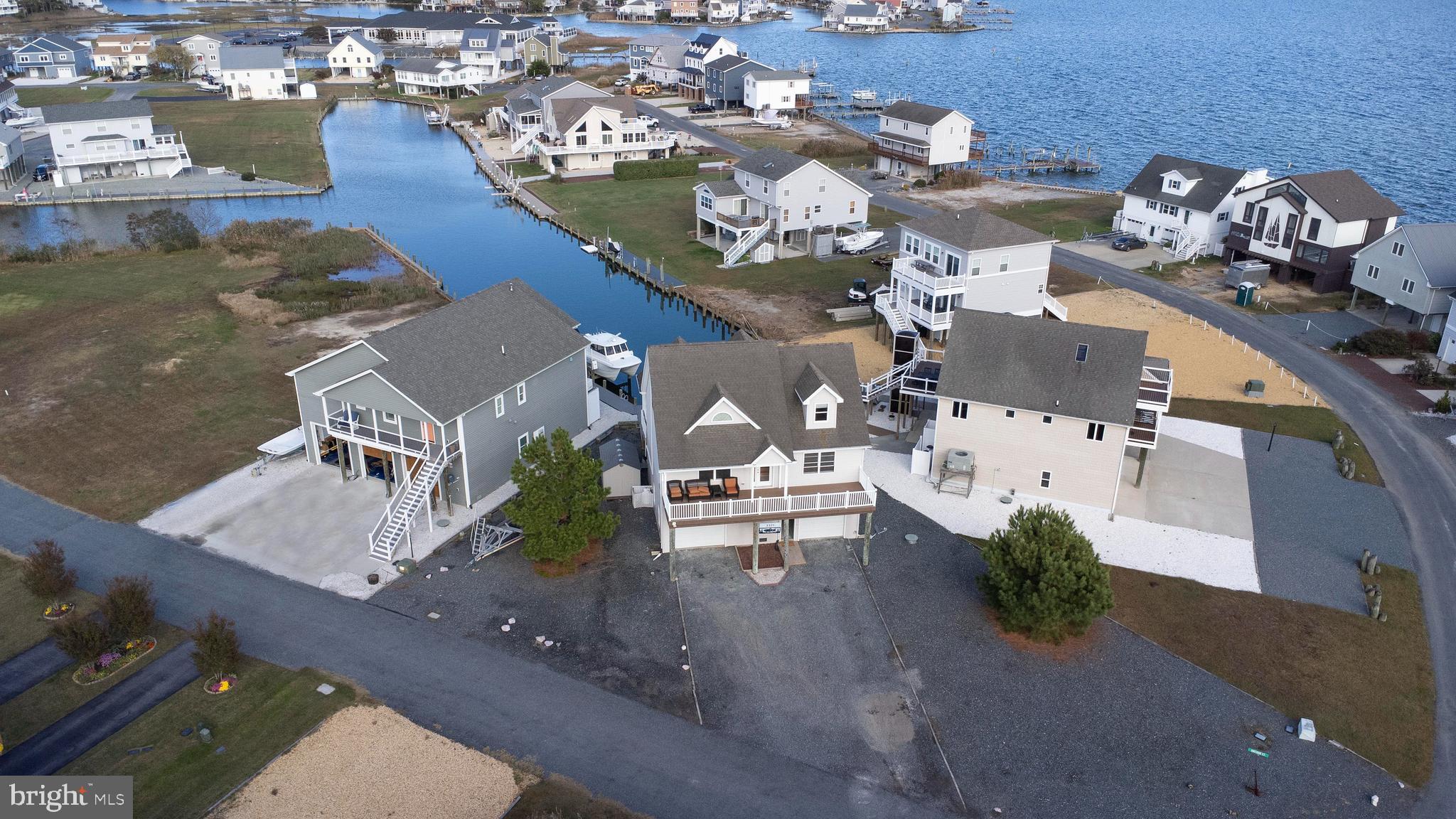 CAPTAIN'S COVE - Residential