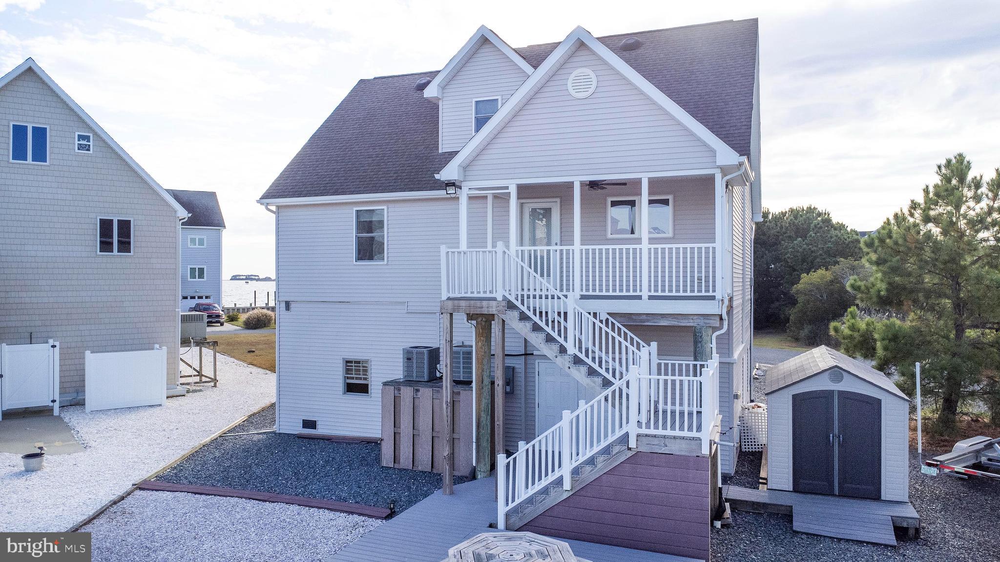 CAPTAIN'S COVE - Residential