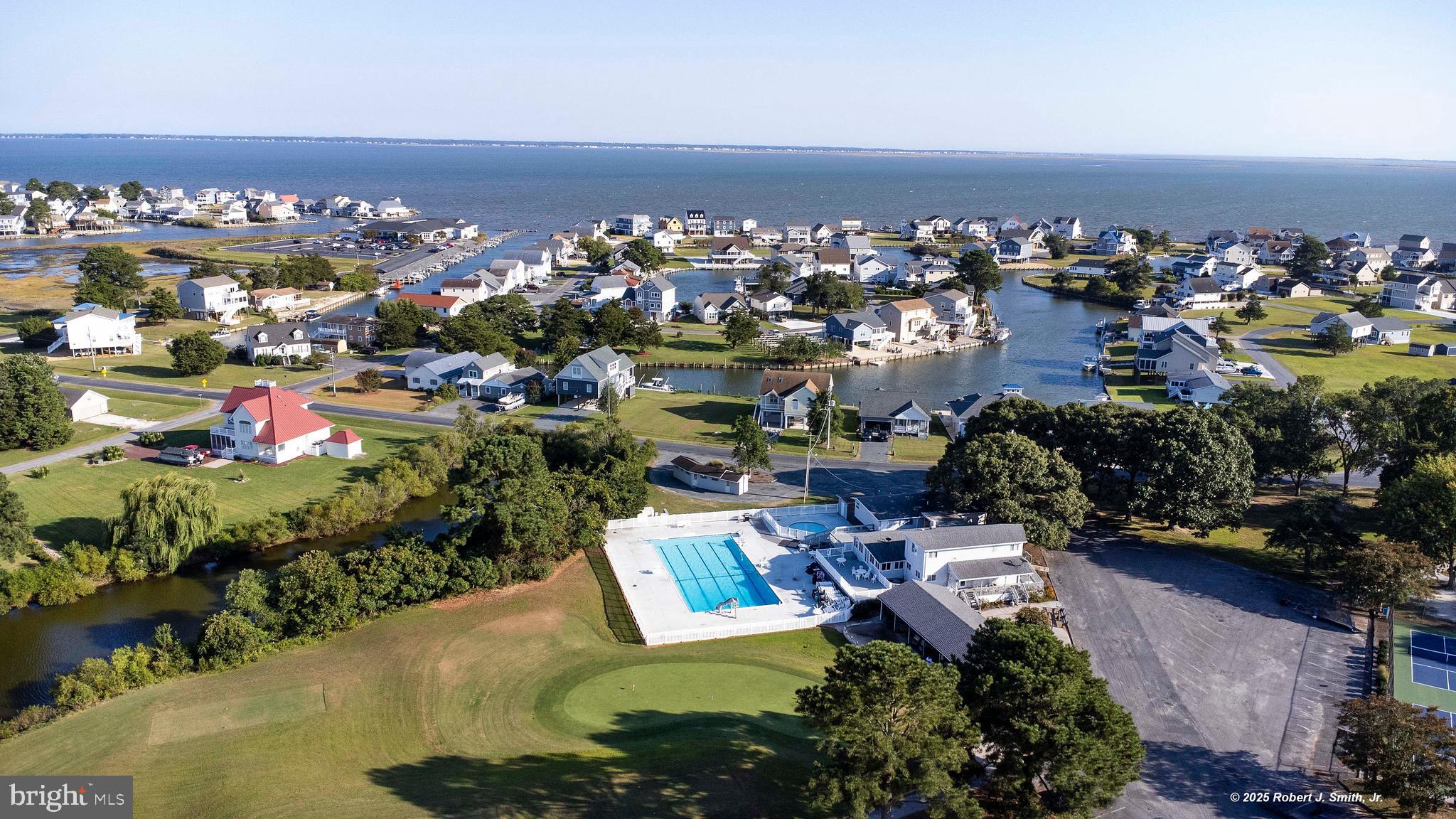 CAPTAIN'S COVE - Residential