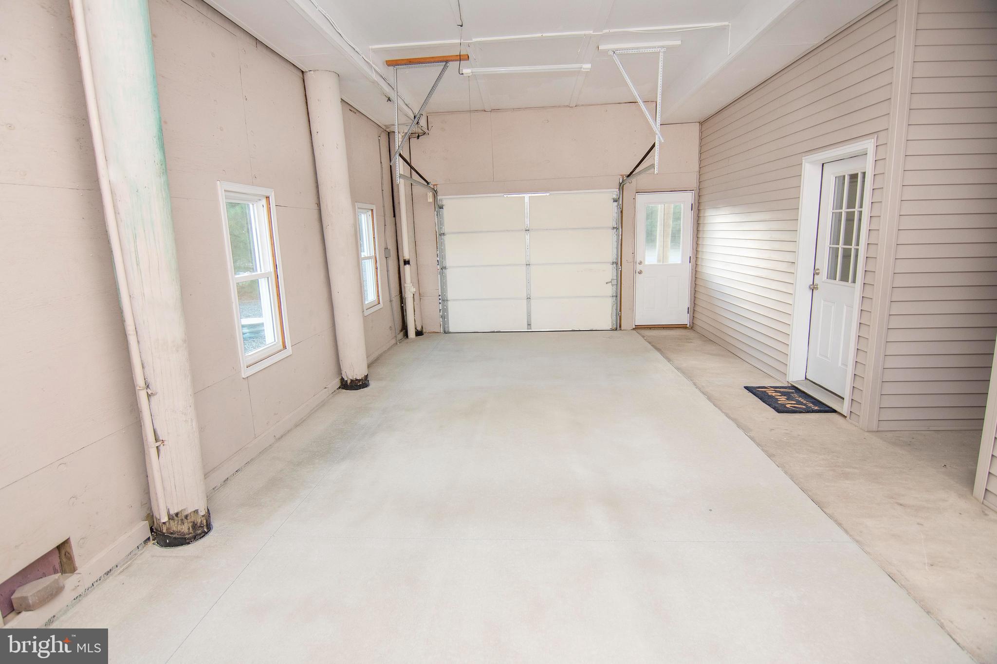 CAPTAIN'S COVE - Residential