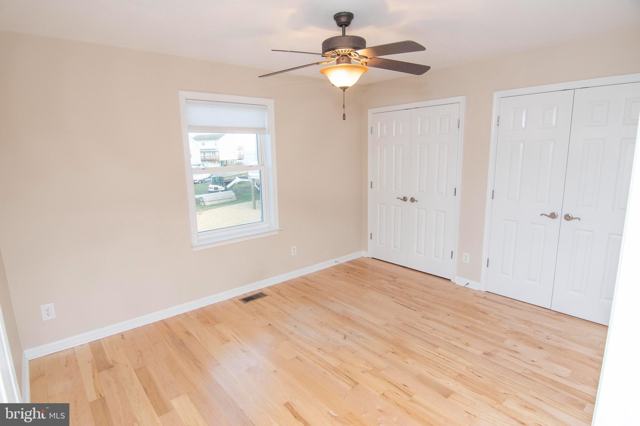 CAPTAIN'S COVE - Residential