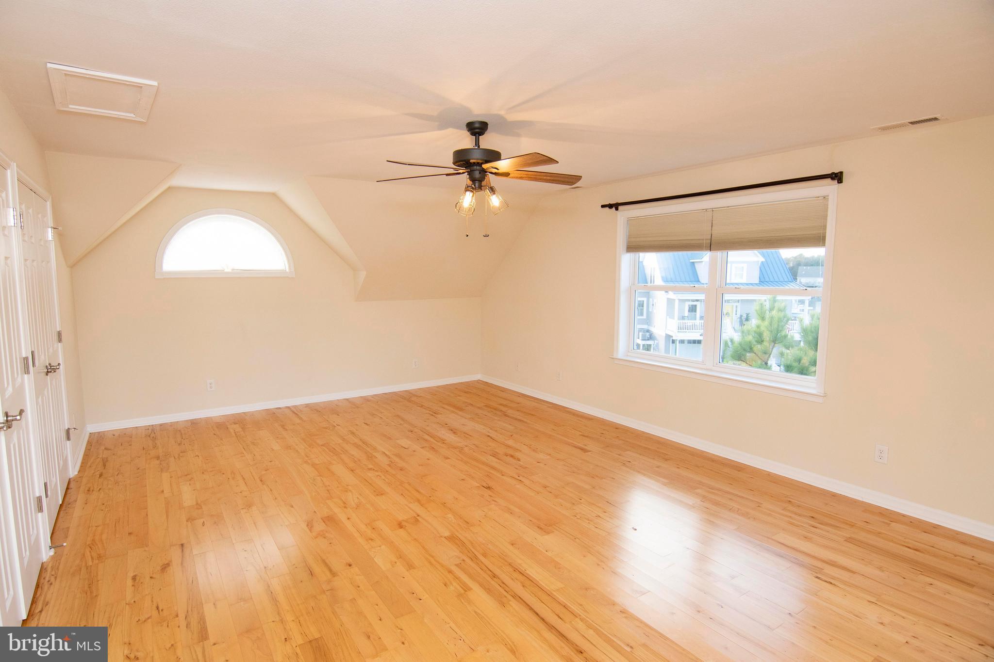 CAPTAIN'S COVE - Residential