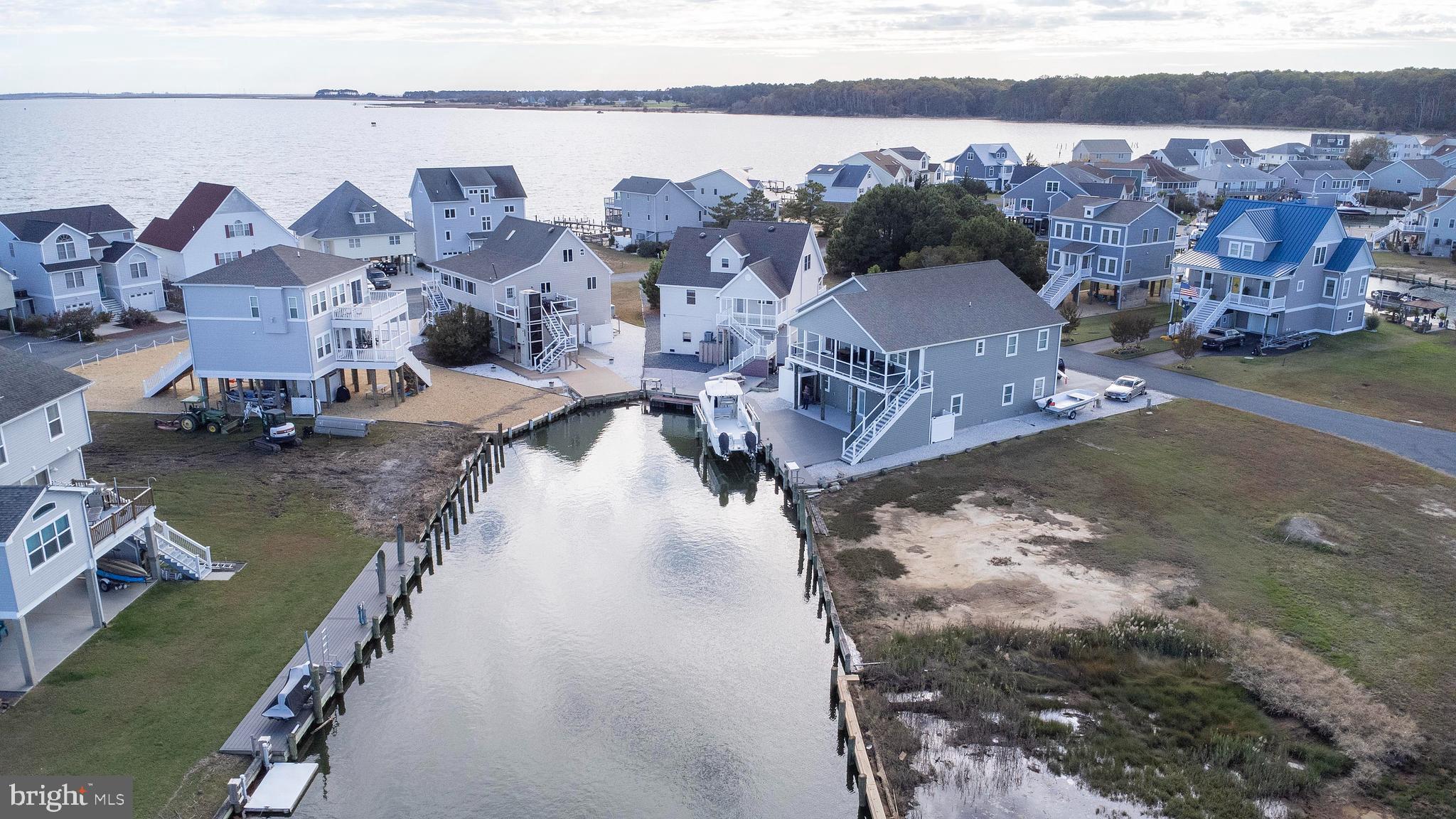 CAPTAIN'S COVE - Residential