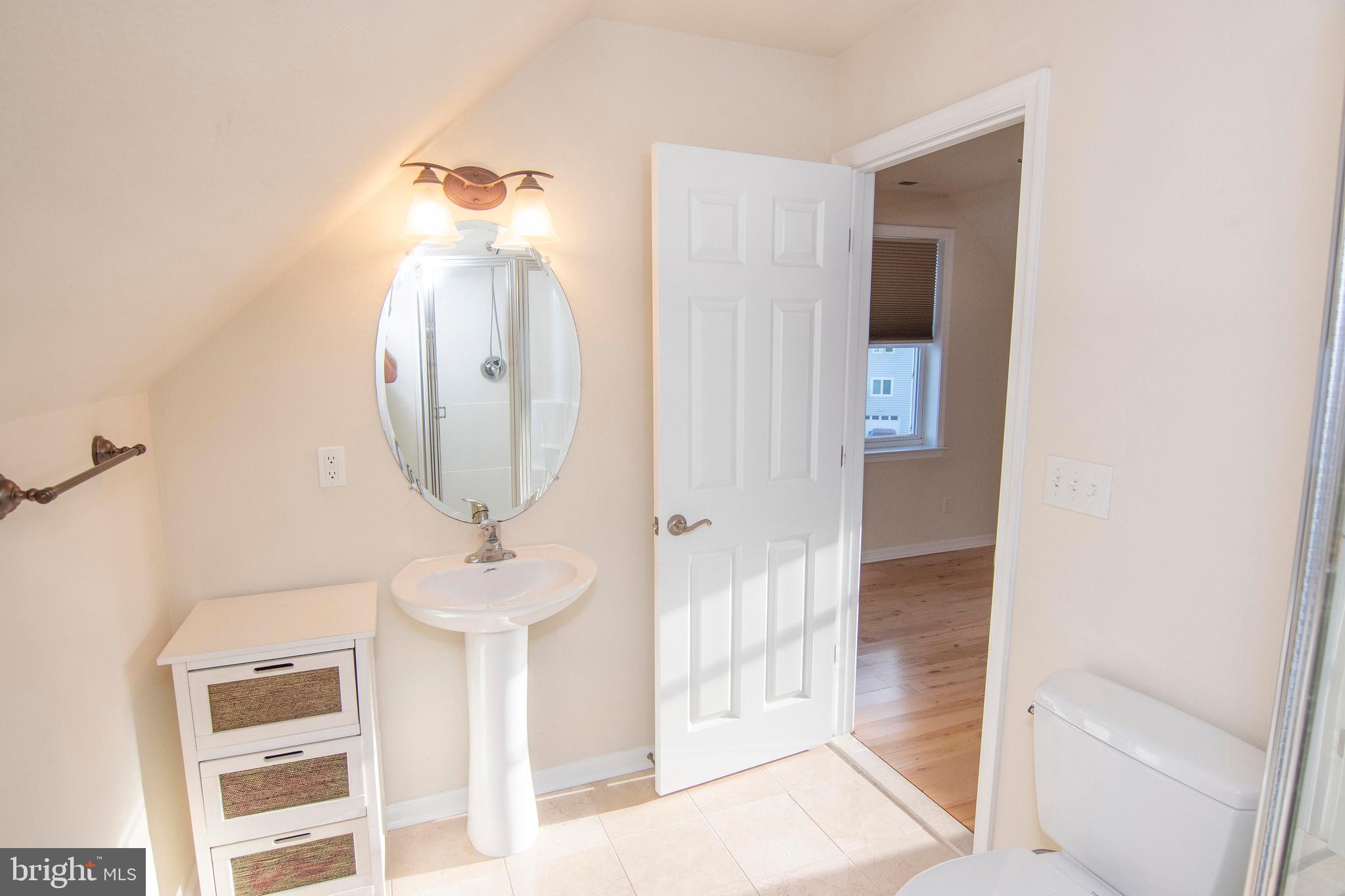 CAPTAIN'S COVE - Residential