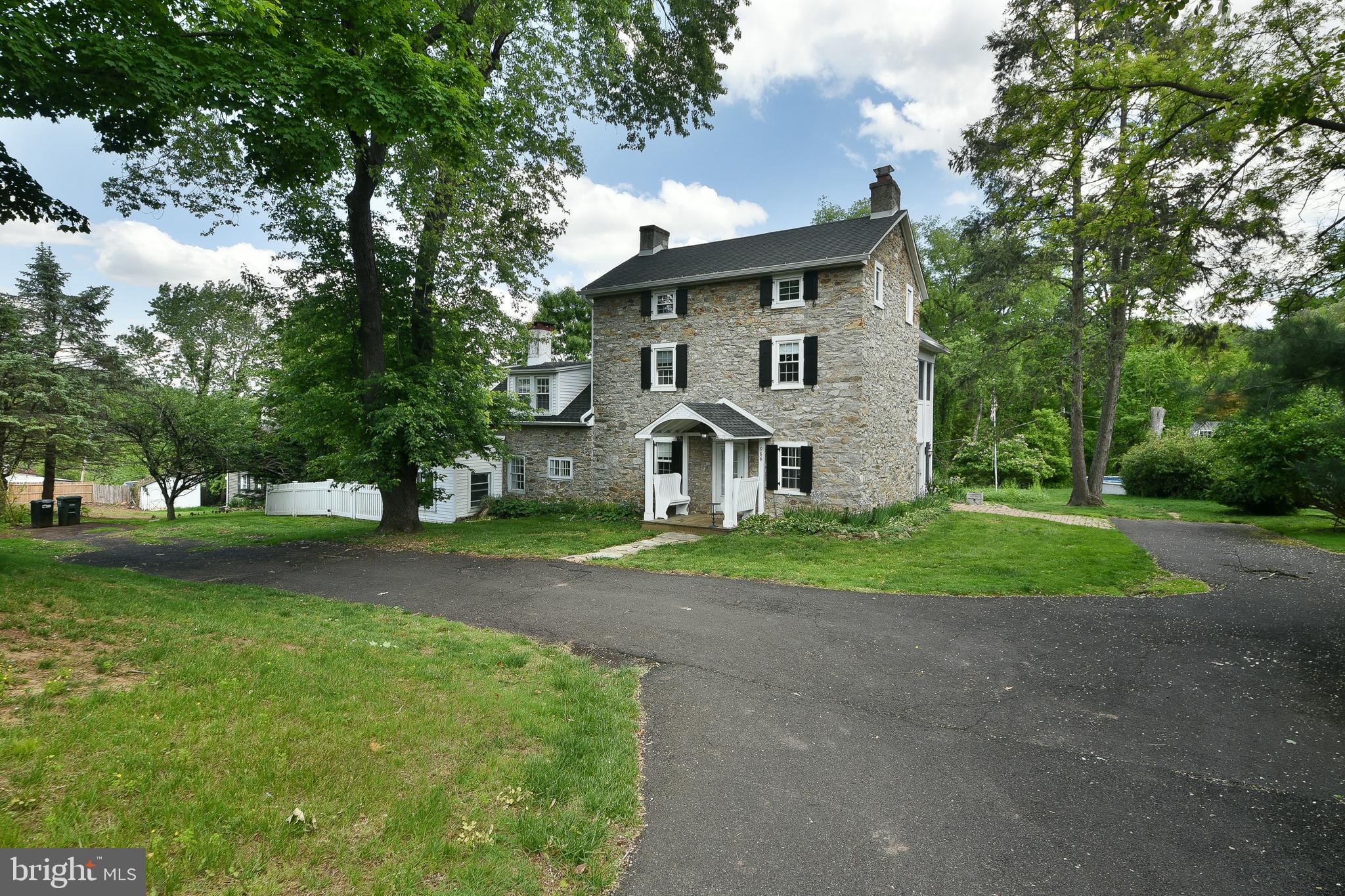966 PAIGE COURT