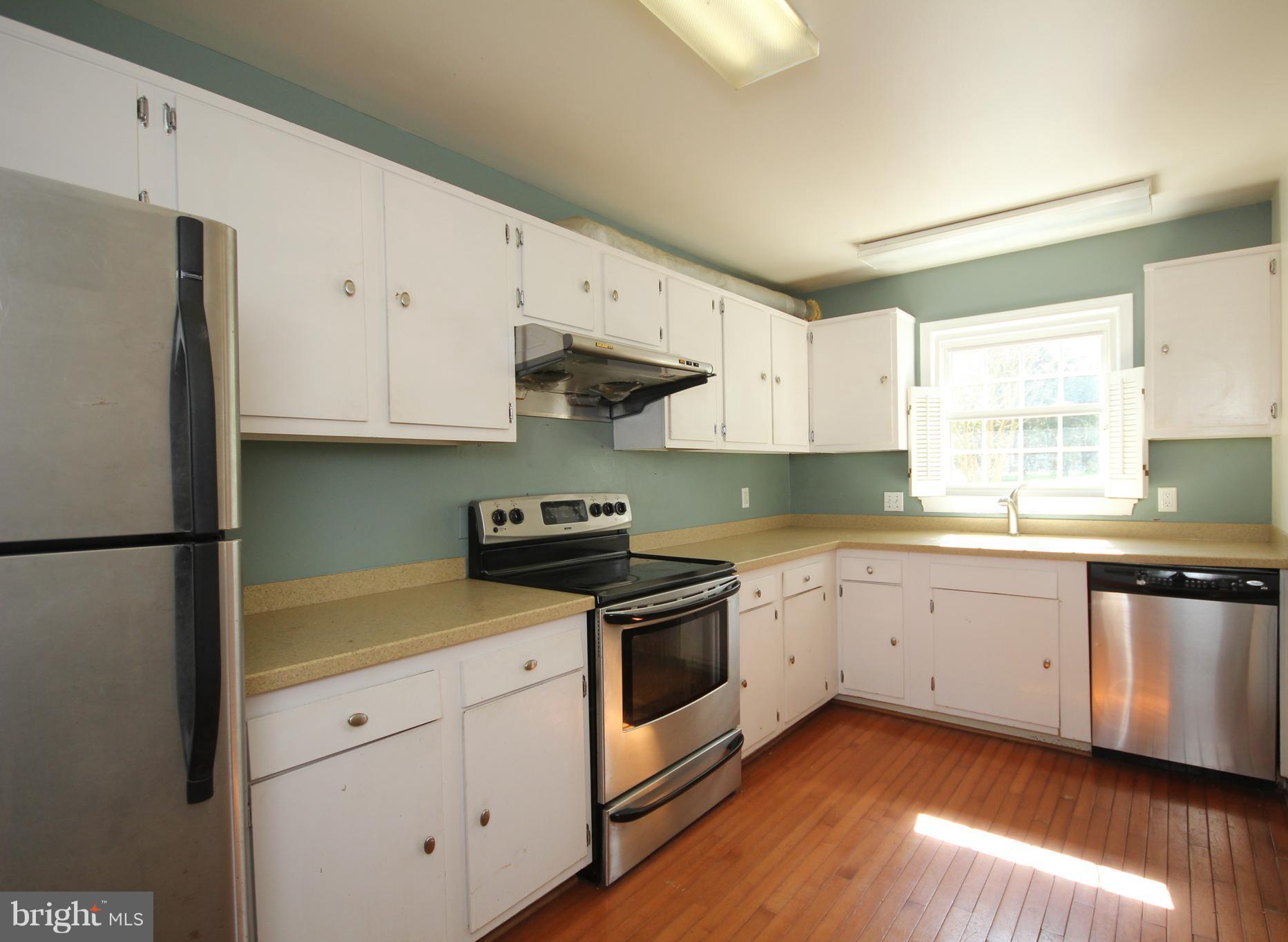 AYRHILL SQUARE - Residential Lease