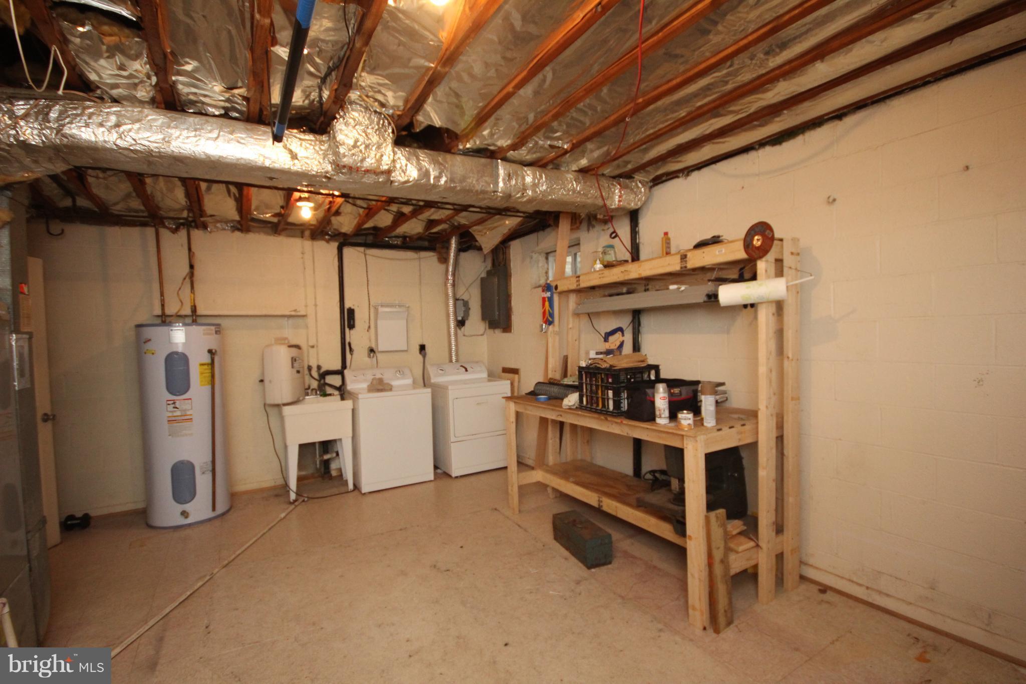 AYRHILL SQUARE - Residential Lease