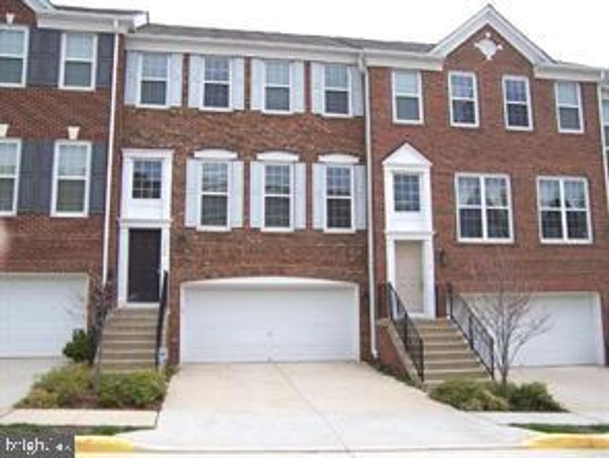 Located in the Colin Powell Elementary School zone, this property boasts an excellent location with convenient access to Route 66, Route 286, Route 50, Route 29, and Route 28. close to shopping and grocery, Giant, Trader Joe's,H mart, Lotte

This very spacious townhouse with a deck features:

3 bedrooms and 2 full bathrooms on the upper level

A kitchen and a half bathroom on the main level

A recreation room and a half bathroom in the basement

A 2-car garage

Pets: Allowed on a case-by-case basis
Current Tenants: Occupied until August 31, 2025
Move-In Availability: Starting September 1, 2025
Showings: 24-hour notice required via online request