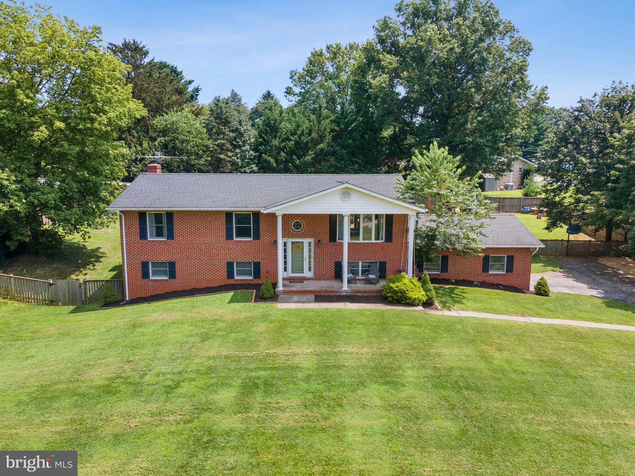 1215 CAMPUS COURT