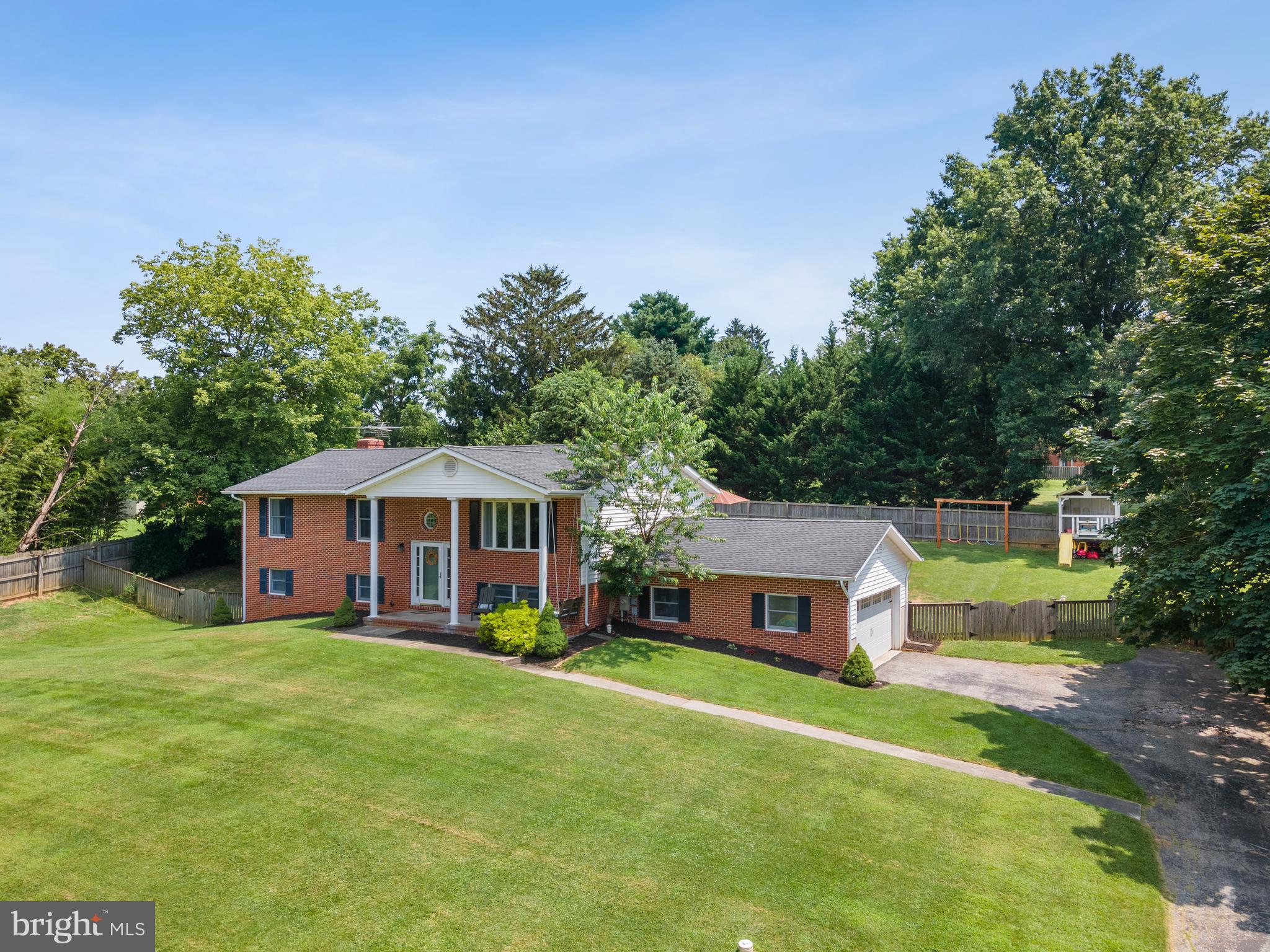 1215 CAMPUS COURT