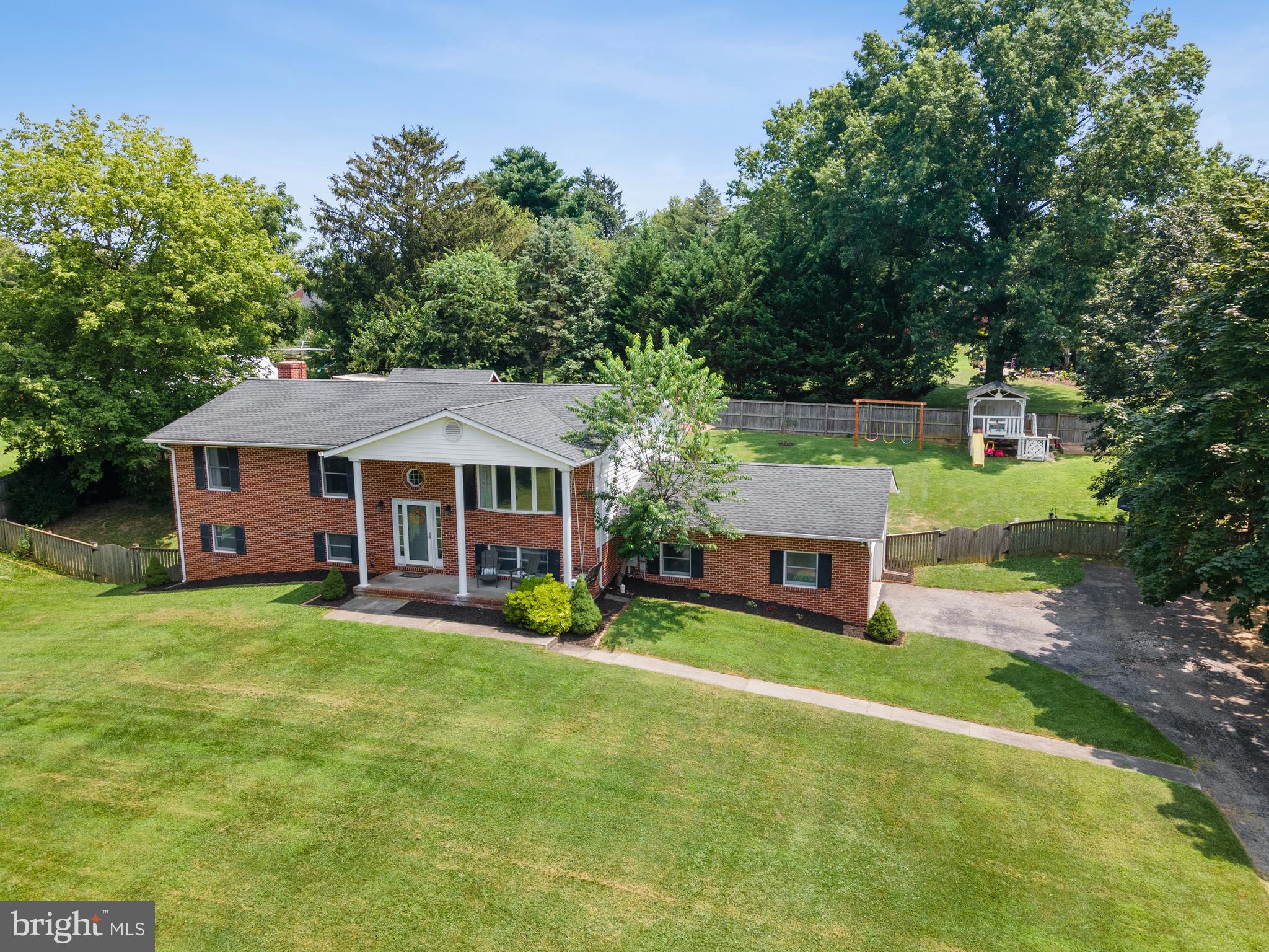 1215 CAMPUS COURT
