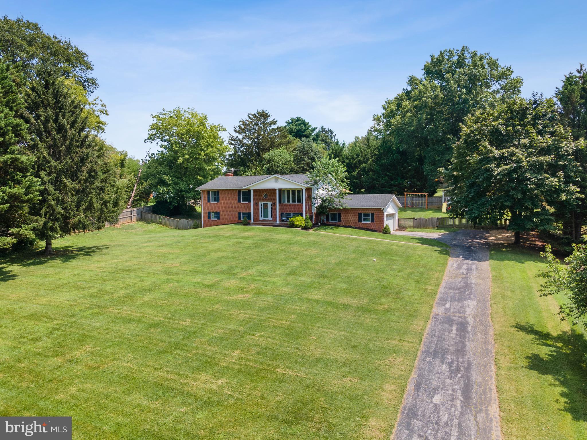 1215 CAMPUS COURT