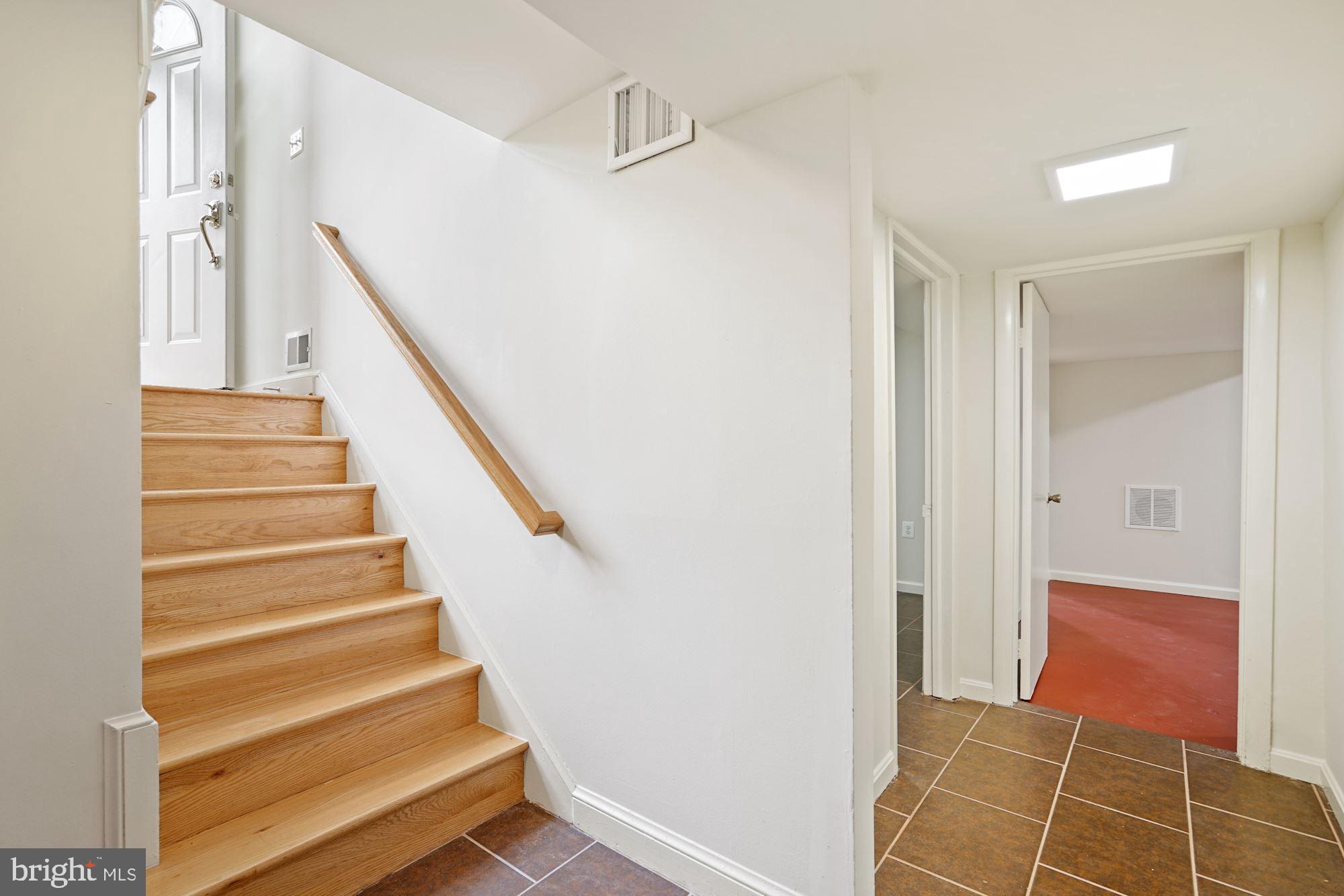 SEMINARY VALLEY - Residential Lease